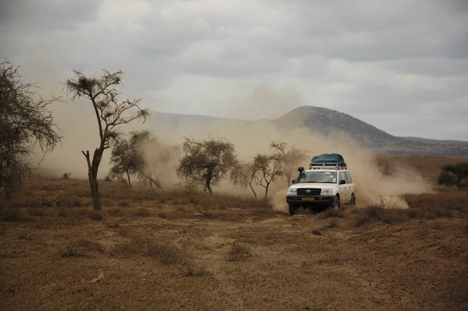 Dust and dry-season light on the northern Tanzania savanna